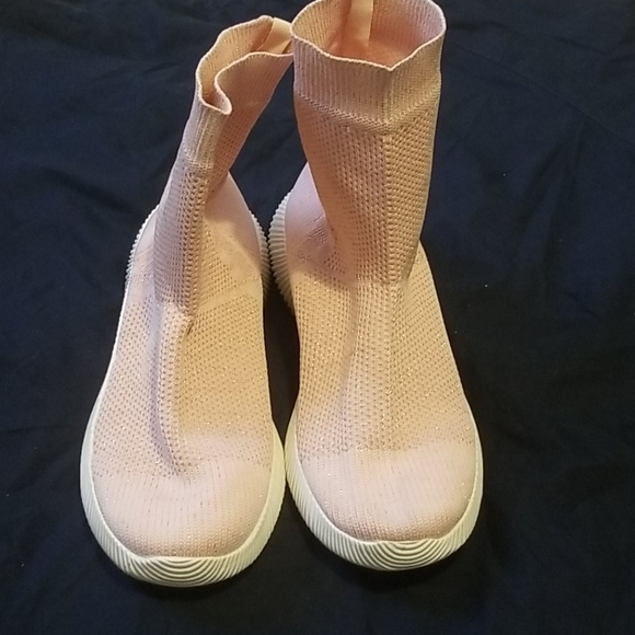 Shoe - Picture 4 of 5